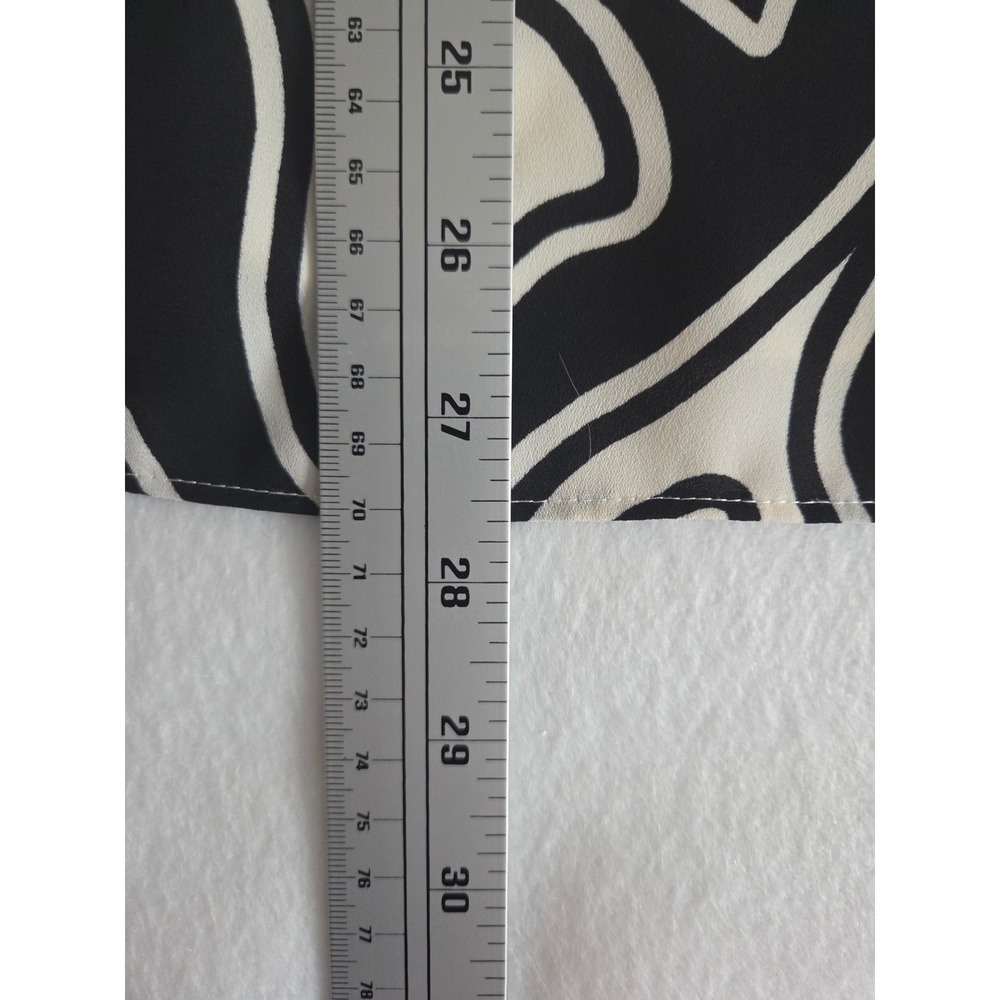 Nine West Sleeveless V-Neck Blouse Black Ivory Abstract Print Plus 1X NWT - Picture 6 of 8
